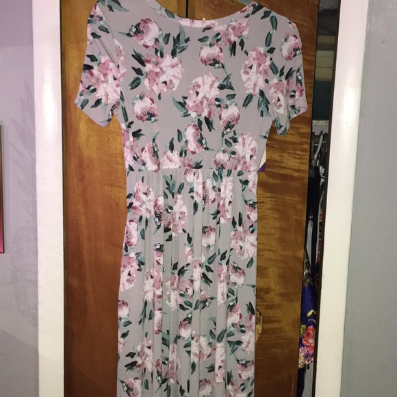 Maternity Floral Dress - Picture 5 of 6